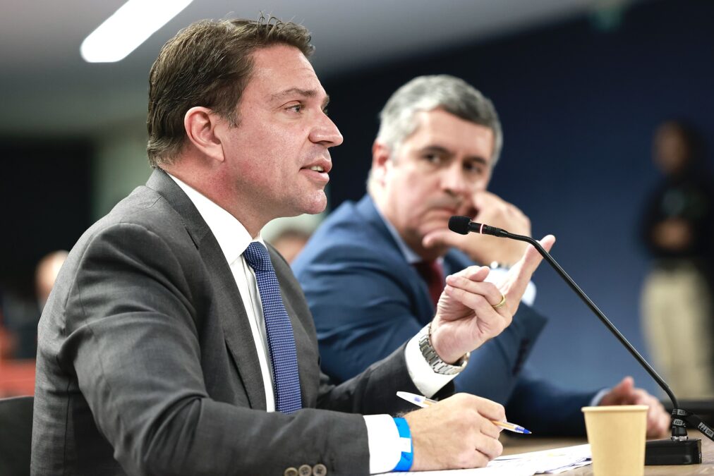 Foragido, Ramagem desafia Moraes a enviar pedido de extradição aos EUA