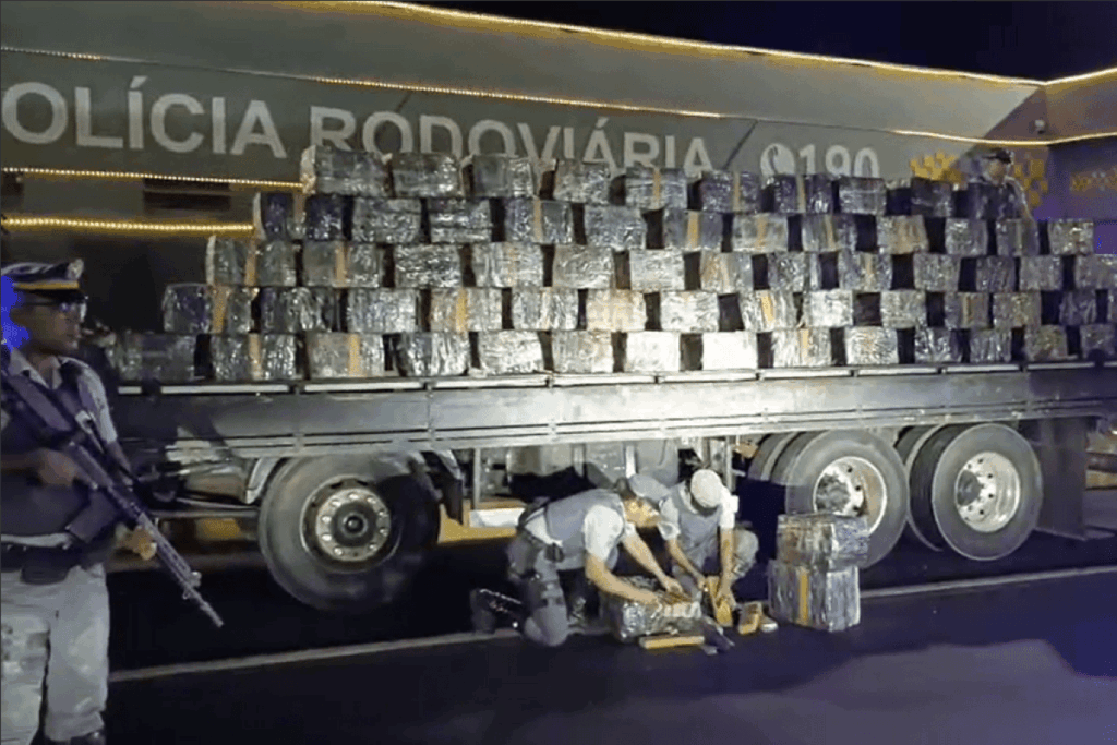 sp:-pm-prende-motorista-com-2-toneladas-de-maconha-escondida-em-sucata