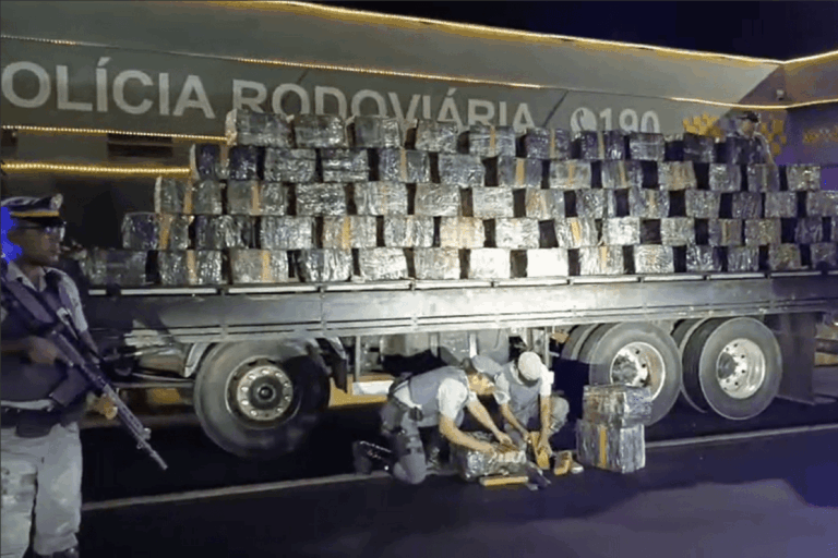 sp:-pm-prende-motorista-com-2-toneladas-de-maconha-escondida-em-sucata