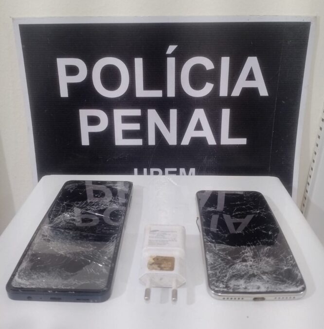 Polícia Penal apreende celulares que seriam arremessados para dentro do Presídio Evaristo de Moraes, em Sena Madureira