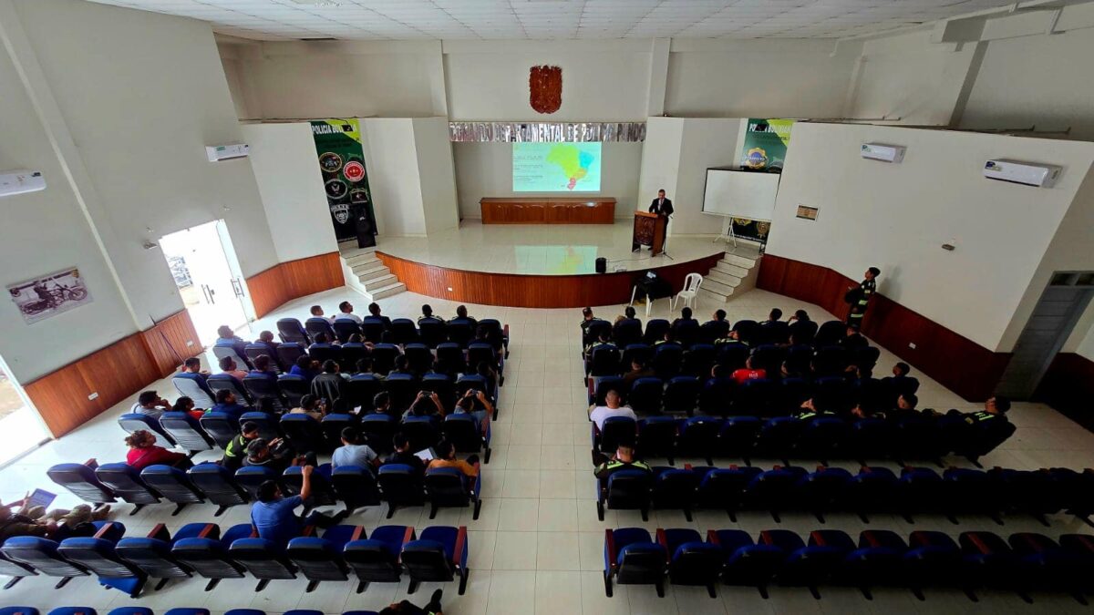 Polícia Civil do Acre realiza palestra sobre crime organizado para a Polícia Nacional da Bolívia e reforça cooperação na fronteira