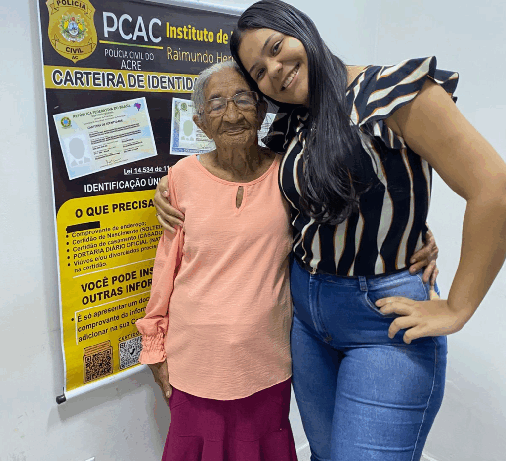 Aos 102 anos, dona Maria inspira outros cidadãos a manter sua documentação em dia. Foto: cedida