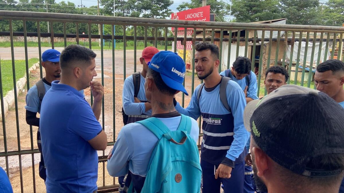 Garis realizam protesto após um dos colaboradores ser agredido com uma tijolada na cabeça em Rio Branco