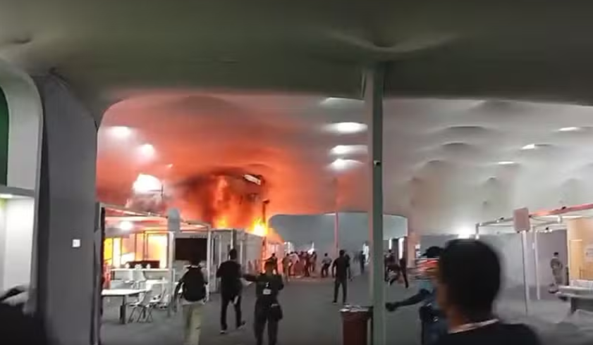 Um incêndio foi registrado nesta quinta-feira (20) em um dos pavilhões da COP30. Pessoas que estavam no local estão sendo retiradas por ordem da segurança. — Foto: Helio/TV Globo