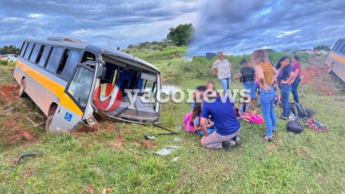 Ônibus escolar sofre pane na direção e quase cai em açude na AC-40