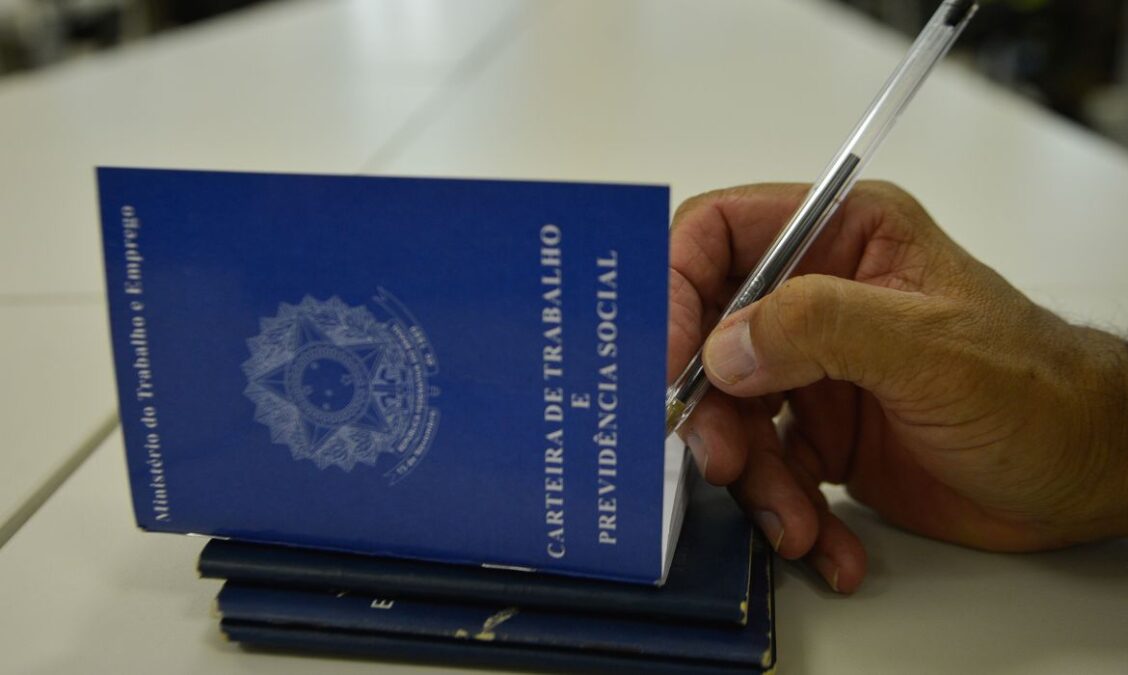 Emprego com Carteira Assinada no Brasil bate recorde e alcança 39,4 milhões de trabalhadores