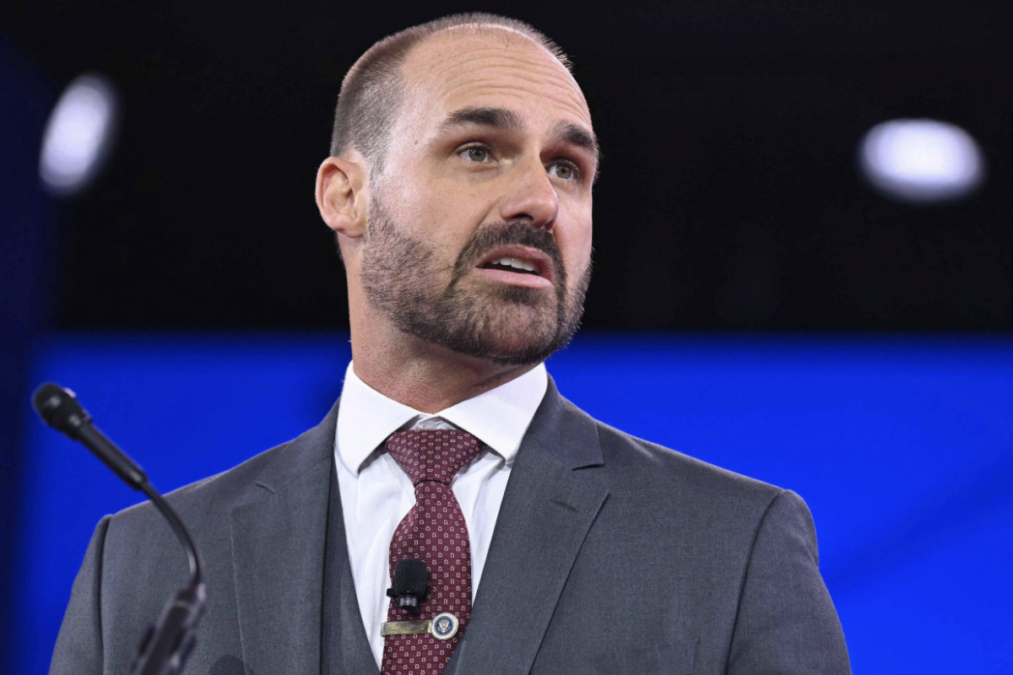 Eduardo Bolsonaro diz ser “motivo de orgulho” virar réu em ação no STF