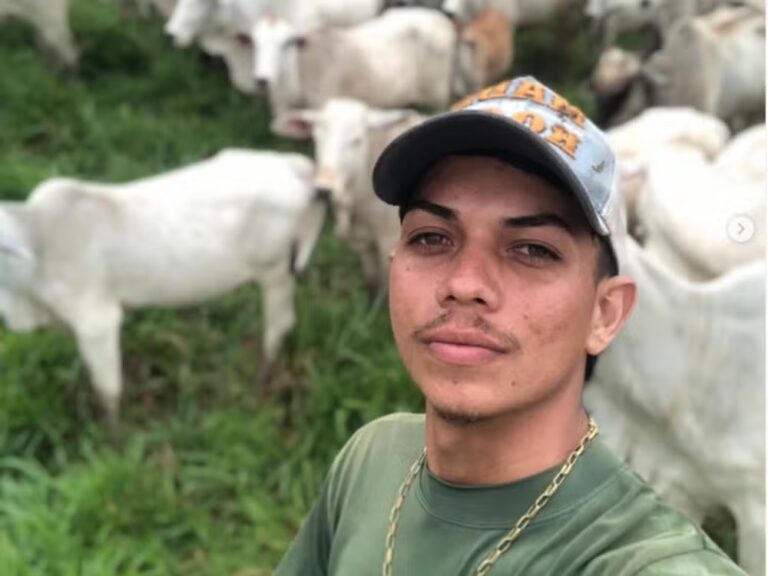 Luiz Fabiano Paiva Silveira, 21 anos, morreu após o barco em que ele estava naufragar — Foto: Arquivo pessoal