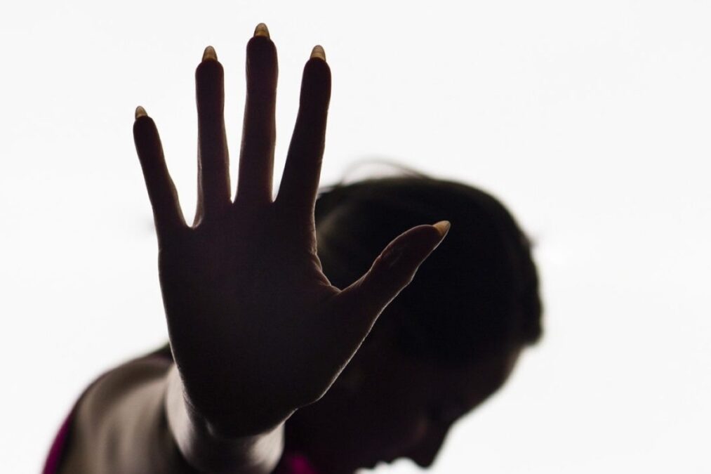 Império das Maquiagens: gerente mandou meninas negras levantarem blusa