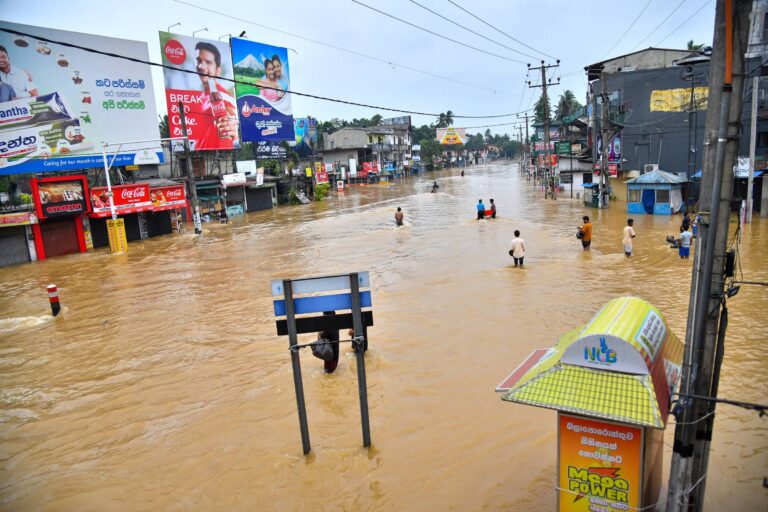 sri-lanka:-ciclone-causa-maior-desastre-natural-apos-o-tsunami-de-2004