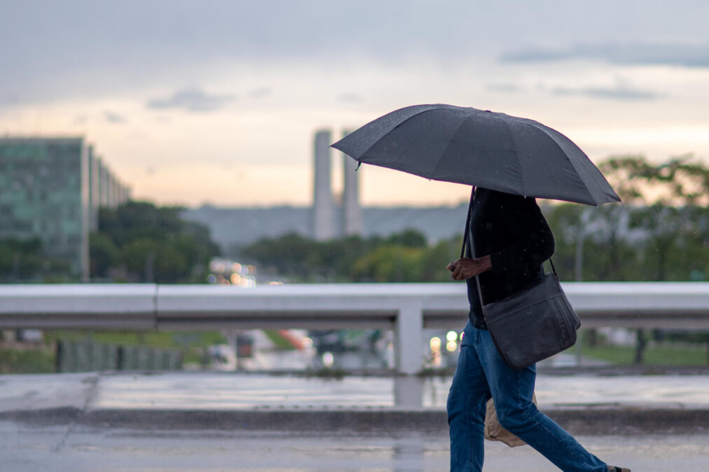 Calor e chuvas marcam o início de dezembro pelo país; confira o clima