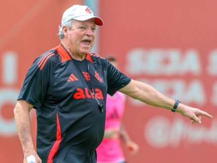 abel-braga-faz-comentario-homofobico-em-apresentacao-no-internacional