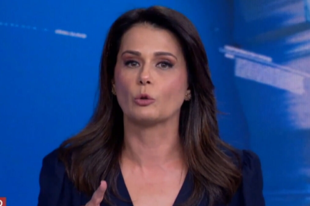 Adriana Araújo se emociona ao vivo ao falar de violência contra mulher