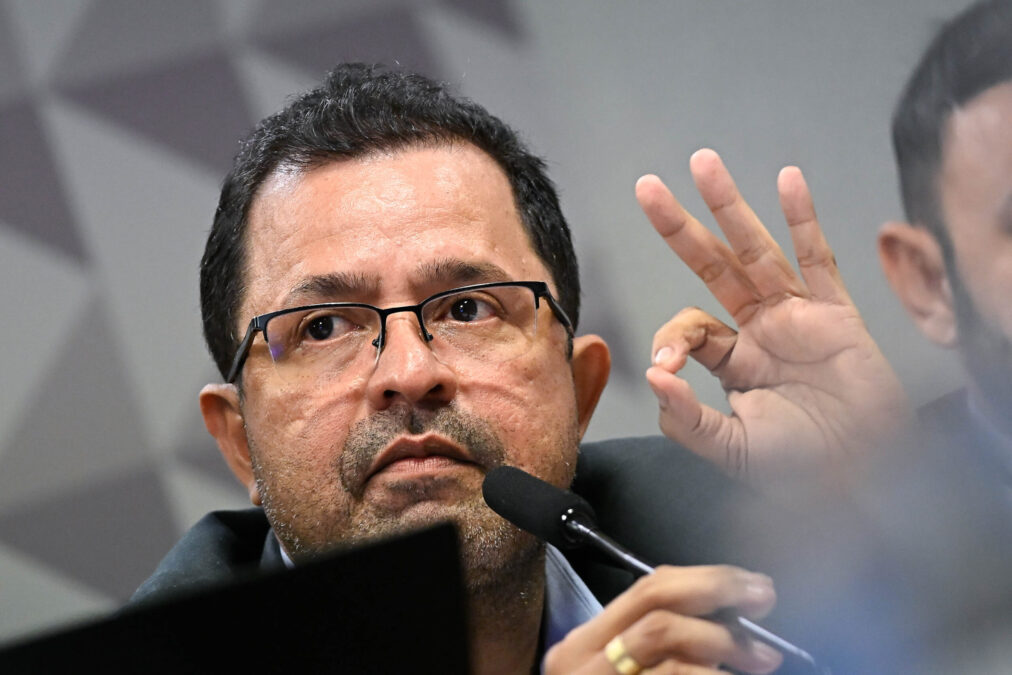 Presidente da CPMI determina prisão em flagrante de ex-diretor do INSS