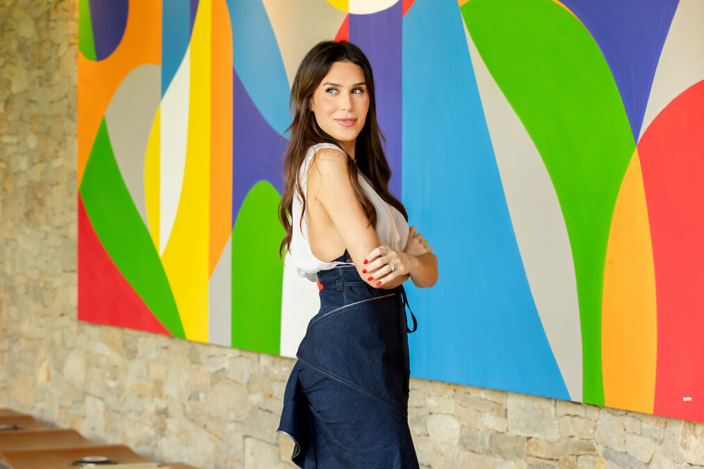 Karinne Pantazis celebra nova coleção da Àvra em coquetel luxuoso