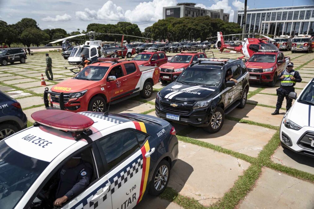 Saiba quando Ibaneis nomeará 2 mil policiais e bombeiros do DF