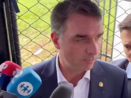 flavio-visita-bolsonaro,-explica-crise-com-michelle-e-avisa:-“nao-vai-se-repetir”