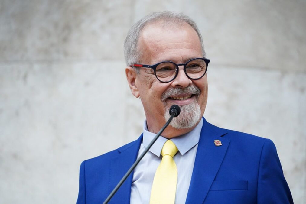 União avalia expulsão de presidente da Câmara em caso de candidatura