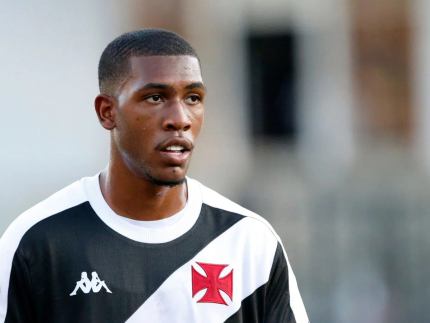 movimento-estrategico:-vasco-renova-com-rayan-e-bloqueia-investidas-europeias