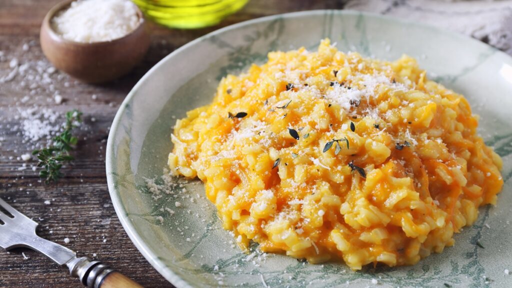 arroz-cremoso-de-uma-panela-so-e-perfeito-para-uma-refeicao-pratica