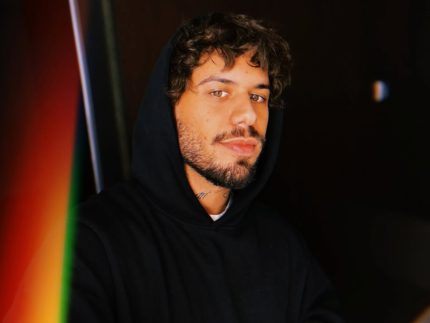 distantes,-mas-conectados:-ana-castela-se-declara-enquanto-ze-felipe-esta-em-portugal