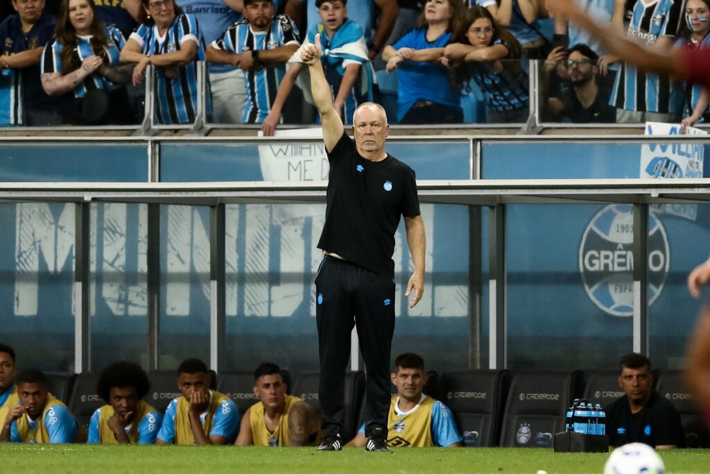 mano-menezes-faz-misterio-sobre-permanencia-no-gremio-na-proxima-temporada