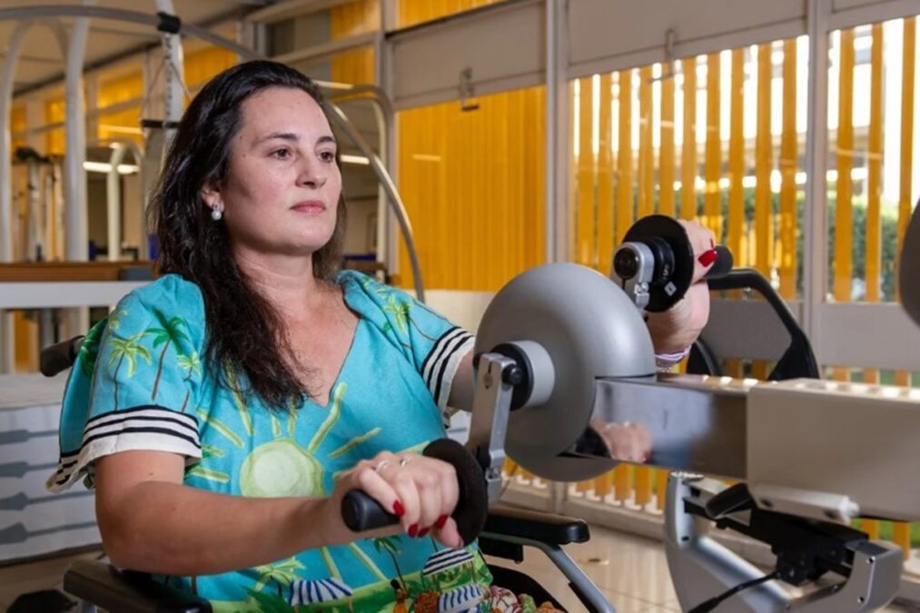 Airbnb é condenado a pagar auxílio para turista que ficou paraplégica