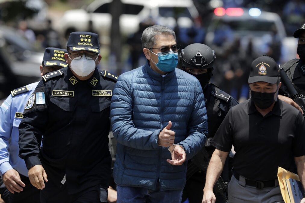 Ex-presidente de Honduras deixa a prisão após indulto de Trump