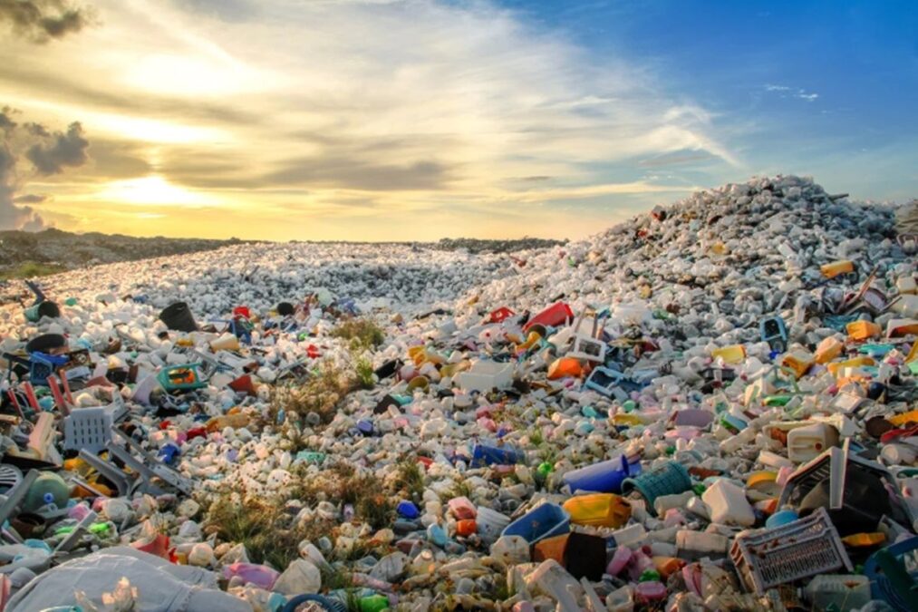 Clima está tornando os plásticos mais perigosos (por Mariana Caminha)