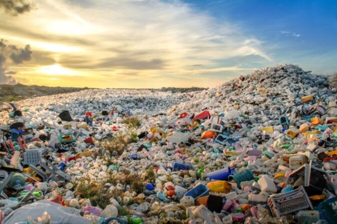 clima-esta-tornando-os-plasticos-mais-perigosos-(por-mariana-caminha)