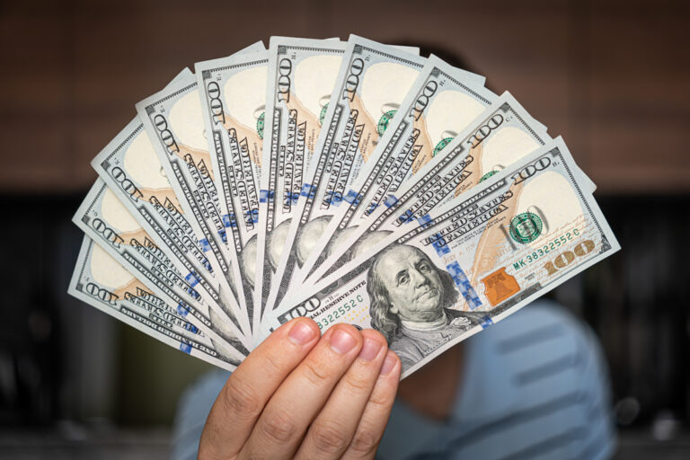 dolar-cai-e-bolsa-bate-recorde-com-“consenso”-de-queda-de-juro-nos-eua