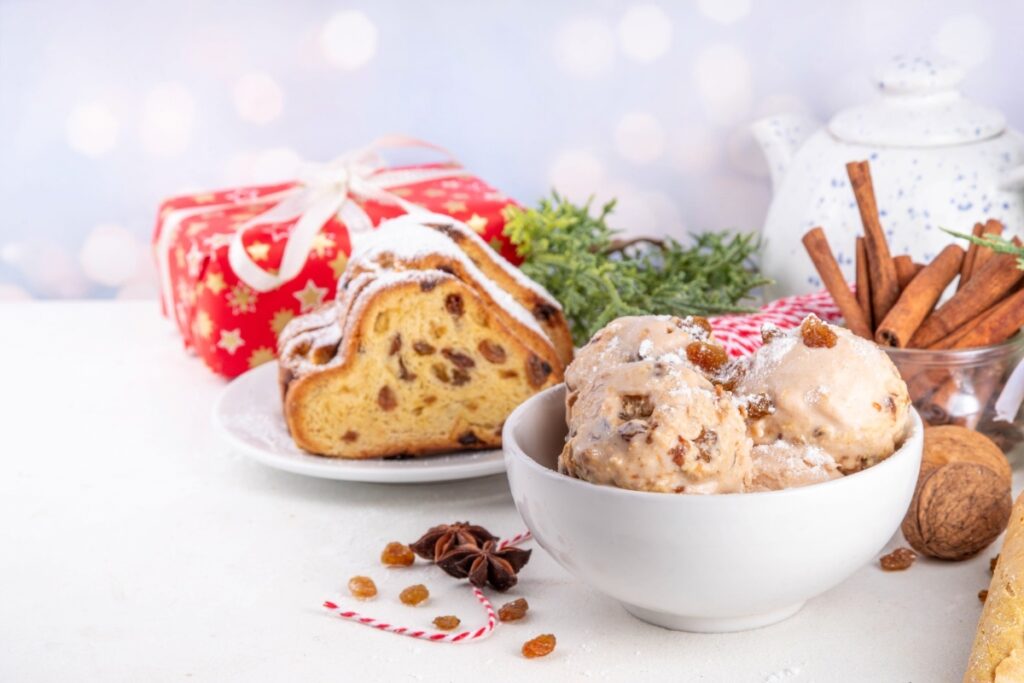 aproveite-as-sobras-do-panetone-nesta-receita-de-sorvete-com-caramelo