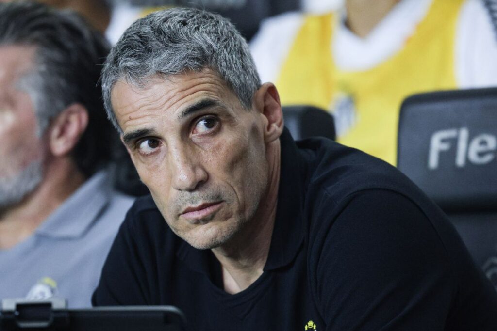 vojvoda-comemora-ajustes-e-lideranca-de-neymar-apos-vitoria-do-santos