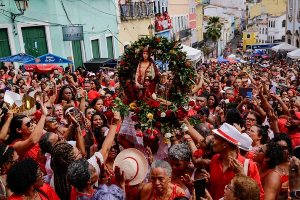 Quinta (4/12) é dia de Santa Bárbara, que morreu decapitada pelo pai