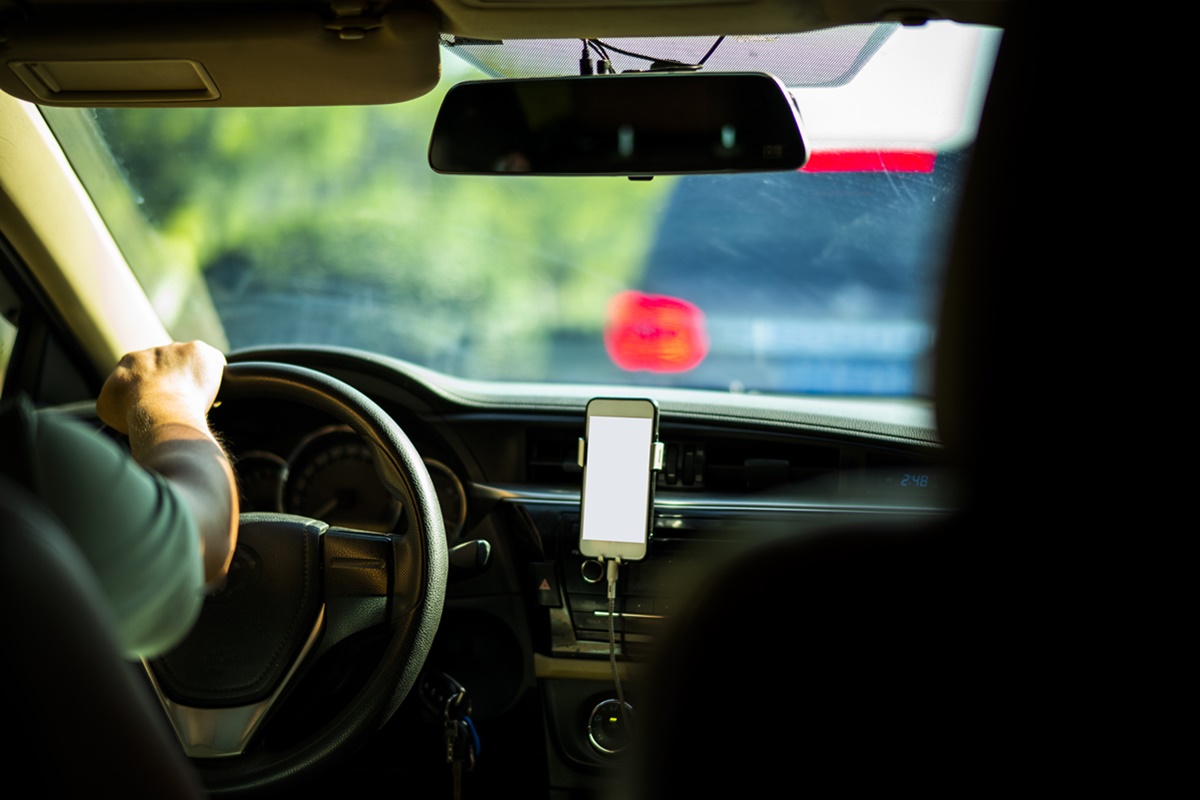 motoristas-de-app-devem-instalar-adesivo-de-seguranca-ate-o-dia-17