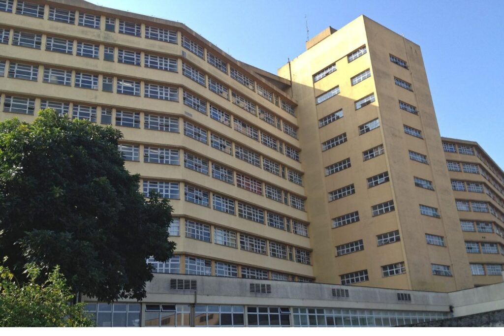 medicas-pegas-em-tarefas-particulares-durante-expediente-sao-afastadas