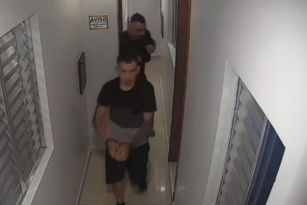 imagens-mostram-momento-da-prisao-de-homem-que-arrastou-ex-com-carro