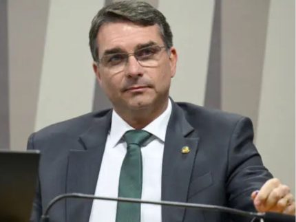 bolsonaro-afirma-que-flavio-bolsonaro-sera-seu-candidato-a-presidencia-da-republica