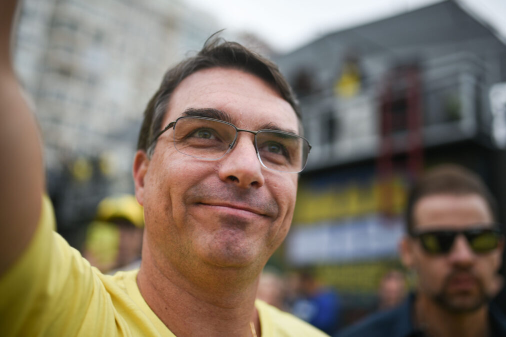 Preferência de Bolsonaro por Flávio na presidência divide a direita