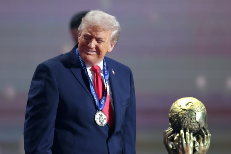 copa-do-mundo:-premio-da-paz-concedido-a-trump-no-sorteio-revolta-web