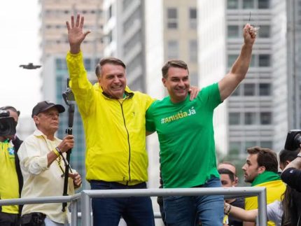 flavio-bolsonaro-oficializa-candidatura-ao-planalto-e-mira-disputas-presidenciais-em-2026