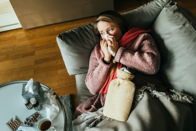 medica-ensina-como-diferenciar-os-sintomas-da-gripe-e-do-resfriado