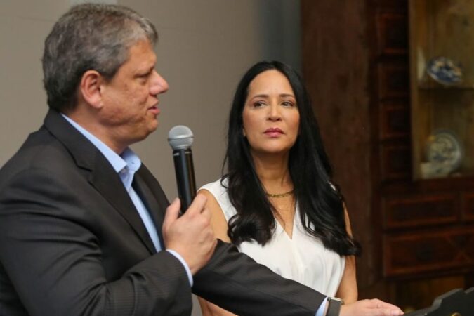 tarcisio-patina-no-eleitorado-feminino-e-tenta-empoderar-primeira-dama