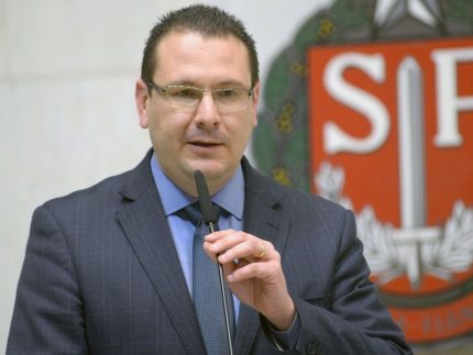 tvs-e-streamings-serao-obrigados-a-comunicar-crimes-contra-mulheres-e-criancas-em-reality-shows