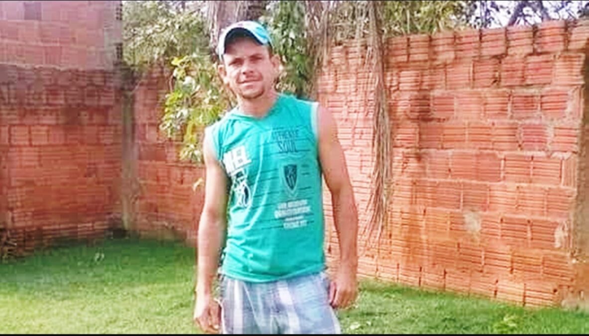 Adolescente de 14 anos mata o pai com facada no pescoço