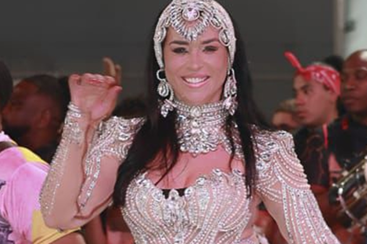 Fotos: Luciana Picorelli deixa a Cidade do Samba com o pé sangrando
