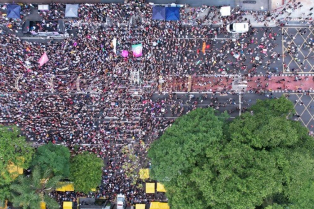 Ato contra feminicídio tem mais adesão do que ato pró-Bolsonaro em SP
