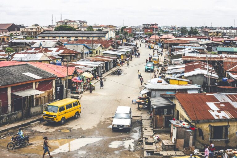 nigeria:-100-criancas-de-escola-sao-resgatadas-apos-dias-em-cativeiro