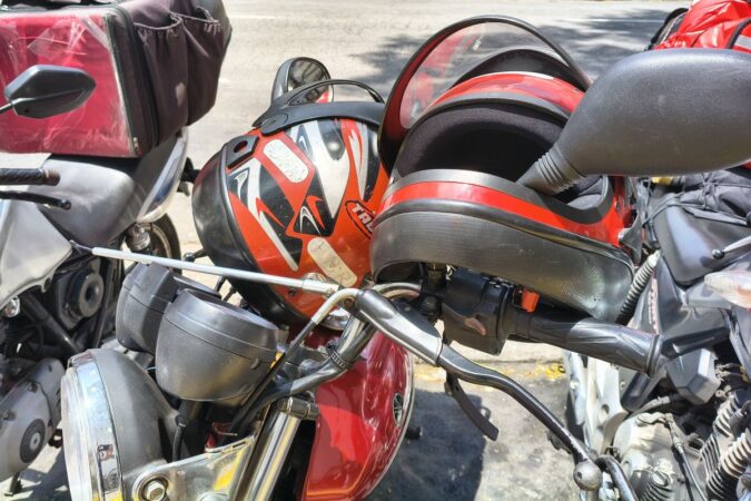 motociclistas-se-dividem-entre-maior-risco-e-mais-ganhos-com-mototaxi