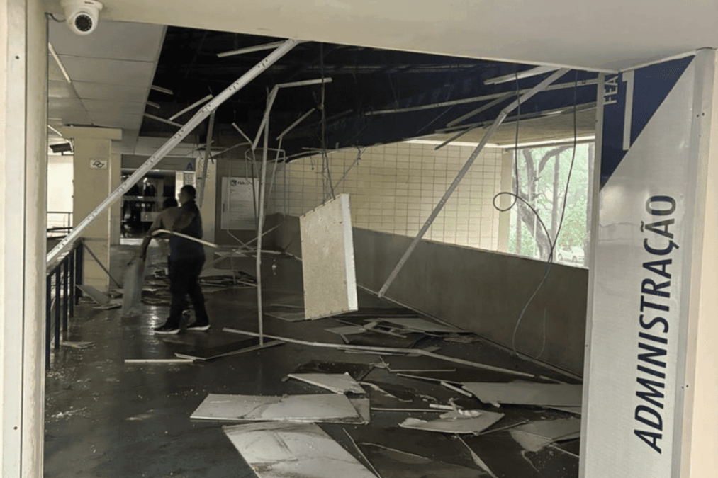 Tetos de faculdades da USP desabam durante tempestade em SP